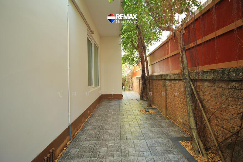 ลัดดารมย์อิลิแกนซ์ วงแหวน สาทร 80 ตรว.