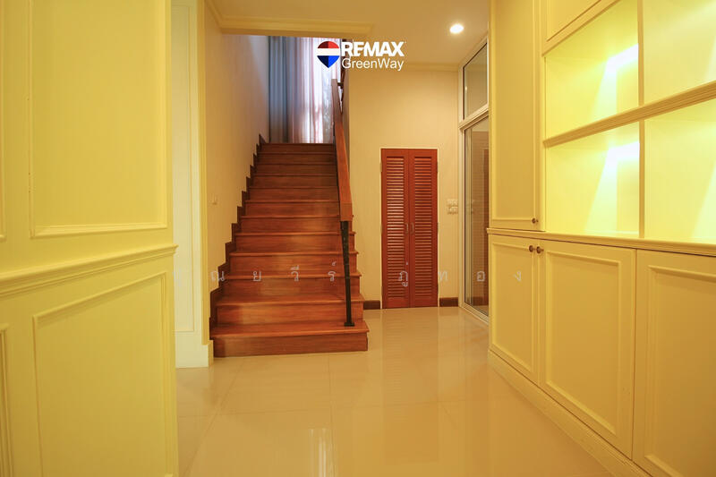 ลัดดารมย์อิลิแกนซ์ วงแหวน สาทร  80 ตรว.