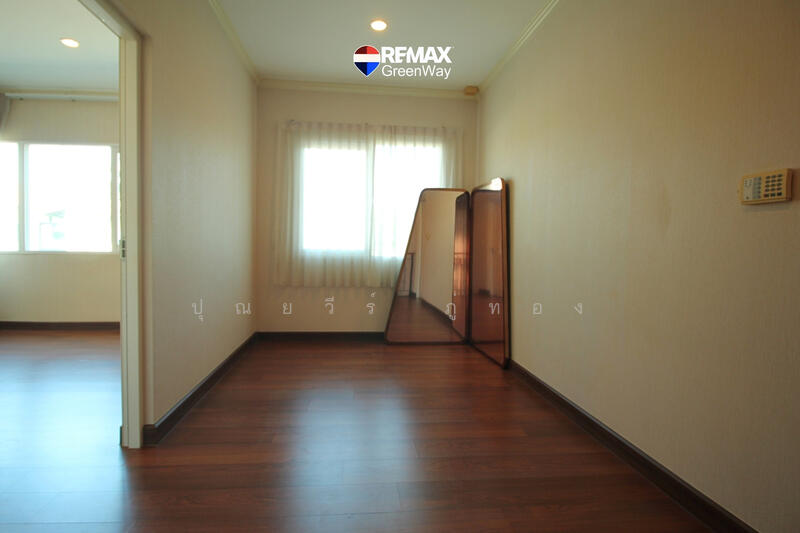 ลัดดารมย์อิลิแกนซ์ วงแหวน สาทร  80 ตรว.