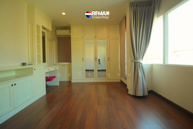 ลัดดารมย์อิลิแกนซ์ วงแหวน สาทร  80 ตรว.