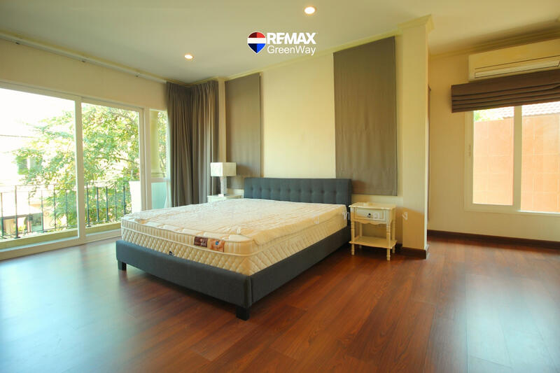 ลัดดารมย์อิลิแกนซ์ วงแหวน สาทร  80 ตรว.