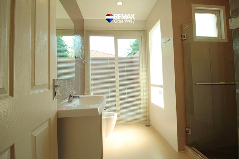 ลัดดารมย์อิลิแกนซ์ วงแหวน สาทร 80 ตรว.