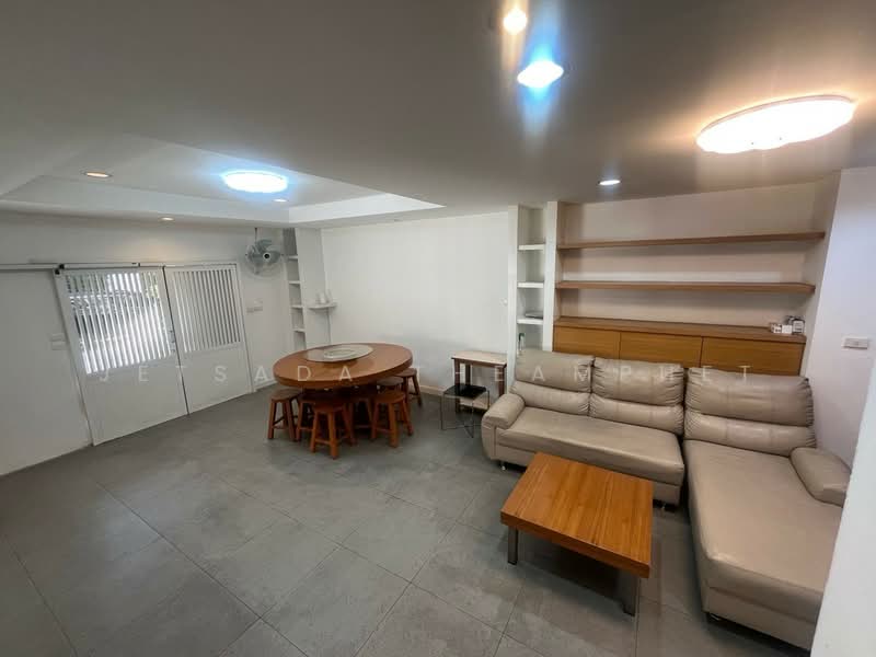 Baan Klang Krung Thonglor : บ้านกลางกรุงทองหล่อ, กรุงเทพ, 55 ซอยสุขุมวิท 55, คลองตันเหนือ, วัฒนา, กรุงเทพ, 456 ตร.ม., ทาวน์เฮ้าส์ ให้เช่า, โดย Jetsada Theamphet, 500080202 - DDproperty.com