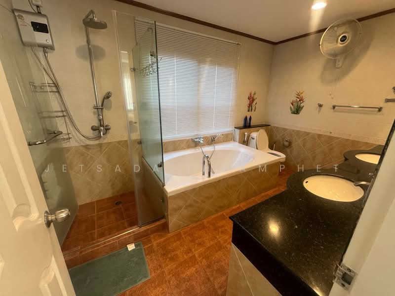 Baan Klang Krung Thonglor, Bangkok, 55 Soi Sukhumvit 55, Khlong Tan Nua, Watthana, Bangkok, 5 Bedrooms, 456 sqm, Townhouse For Rent, by Jetsada Theamphet, 500080202 - DDproperty.com