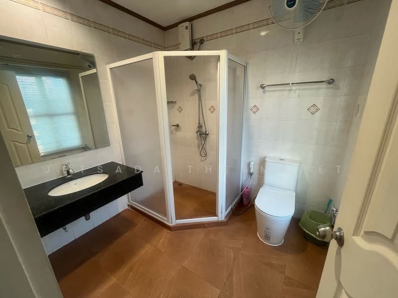 Baan Klang Krung Thonglor, Bangkok, 55 Soi Sukhumvit 55, Khlong Tan Nua, Watthana, Bangkok, 5 Bedrooms, 456 sqm, Townhouse For Rent, by Jetsada Theamphet, 500080202 - DDproperty.com