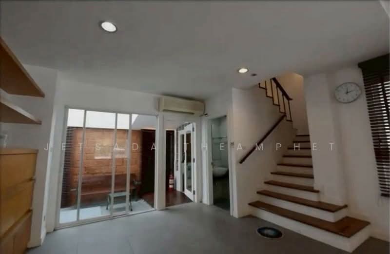 Baan Klang Krung Thonglor, Bangkok, 55 Soi Sukhumvit 55, Khlong Tan Nua, Watthana, Bangkok, 5 Bedrooms, 456 sqm, Townhouse For Rent, by Jetsada Theamphet, 500080202 - DDproperty.com