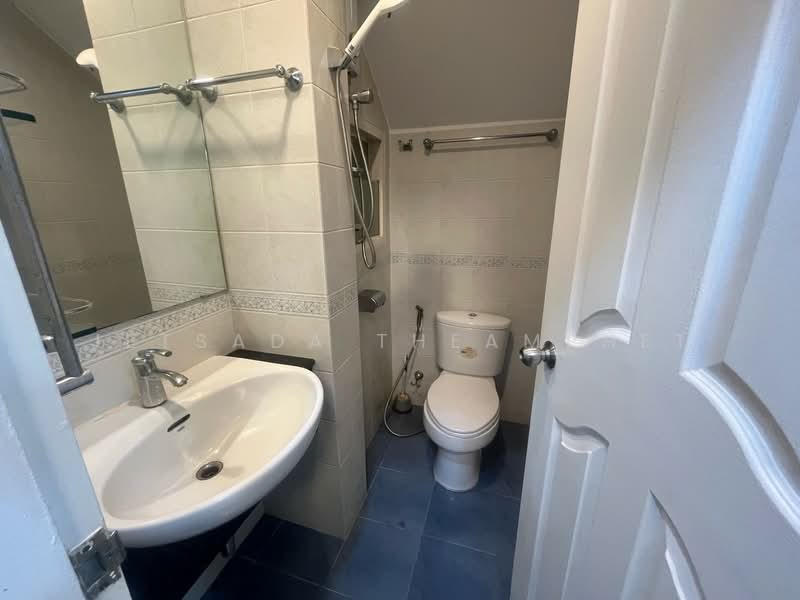 Baan Klang Krung Thonglor, Bangkok, 55 Soi Sukhumvit 55, Khlong Tan Nua, Watthana, Bangkok, 5 Bedrooms, 456 sqm, Townhouse For Rent, by Jetsada Theamphet, 500080202 - DDproperty.com