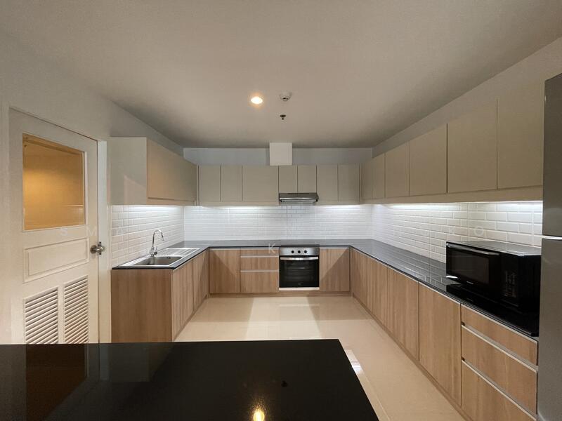 Baan Thai Living Ekkamai, Bangkok, 40 Soi Pridi Banomyong 31, Khlong Tan Nua, Watthana, Bangkok, 4 Bedrooms, 277 sqm, Condo For Rent, by SmartLivingBangkok, 500080839 - DDproperty.com