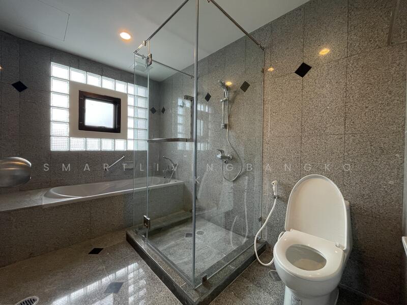 Baan Thai Living Ekkamai, Bangkok, 40 Soi Pridi Banomyong 31, Khlong Tan Nua, Watthana, Bangkok, 4 Bedrooms, 277 sqm, Condo For Rent, by SmartLivingBangkok, 500080839 - DDproperty.com