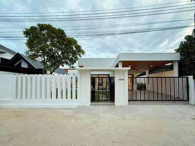 ขาย - บ้านเดี่ยวสร้างใหม่ พร้อมสระว่ายน้ำ ใกล้สวนสุขภาพหนองปรือ, ชลบุรี