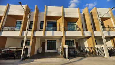 ขาย - ขายทาวน์โฮม 2 ชั้นแต่งครบพร้อมอยู่ คราม หนองมน บางแสน ชลบุรี, ชลบุรี