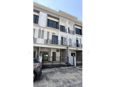 ขาย - แอดไนท์ ทาวน์โฮม วัชรพล เทพารักษ์, กรุงเทพ