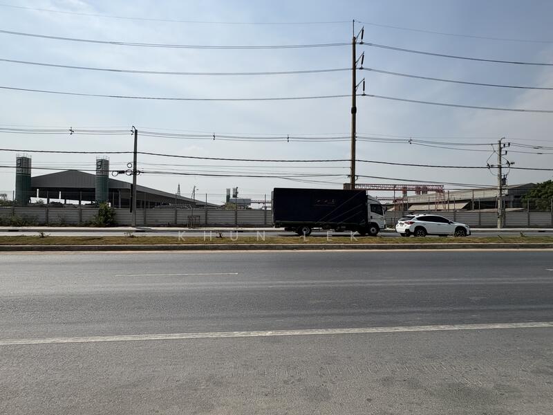 For Sale - The land is located next to a 4-lane road, Route 3004 (Khlong 7), Lam Luk Ka, and Rangsit-Nakhon, Pathum Thani