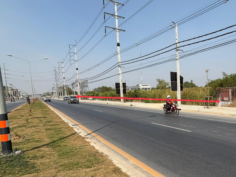 For Sale - The land is located next to a 4-lane road, Route 3004 (Khlong 7), Lam Luk Ka, and Rangsit-Nakhon, Pathum Thani