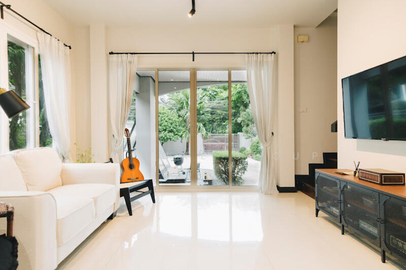 Pet friendly house in Bangchak, Bangkok, Bang Chak, Phra Khanong, Bangkok, 3 Bedrooms, 140 sqm, Single Detached House For Rent, by The Luxe Group, 500084752 - DDproperty.com