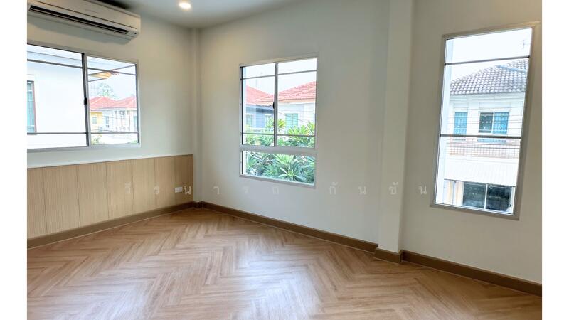 ห้องนอนใหญ่ พร้อม Walk in Closet