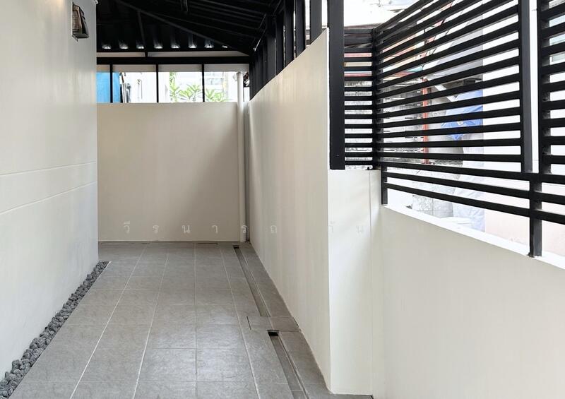 บ้านแฝดที่ผนังไม่ติดข้างบ้าน