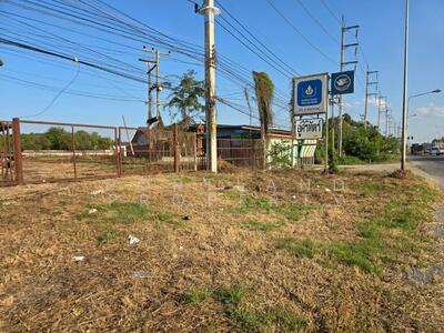 ขาย - ขายที่ดินพร้อมโกดัง 15-1-1 ไร่ แถมสระน้ำ ราคาต่ำตลาด ติดสายเอเชีย ทล11, อุตรดิตถ์