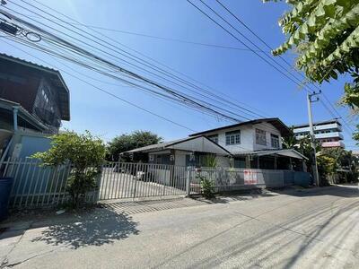 ขาย - ที่ดินแปลงใหญ่ เนื้อที่ 200 ตรว. พร้อมบ้านเดี่ยว พิกัด : ซอยเทพกุญชร 39 ต.คลองหนึ่ง อ.คลองหลวง จ.ปท, ปทุมธานี