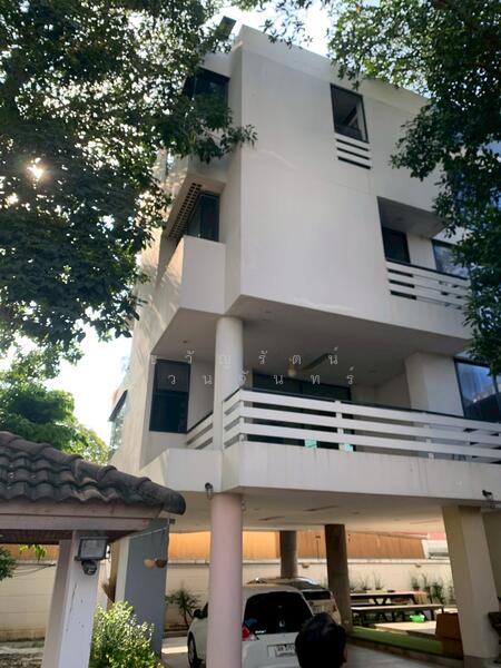 อาคาร 4 ชั้น