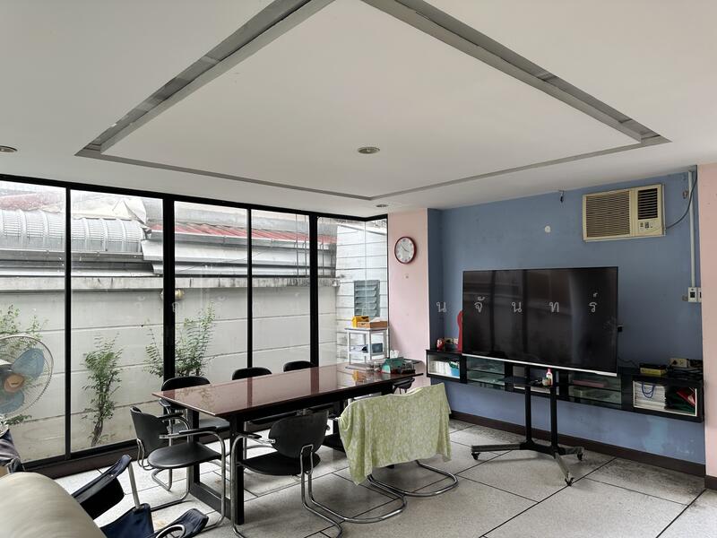 อาคาร 4 ชั้น ชั้น 1