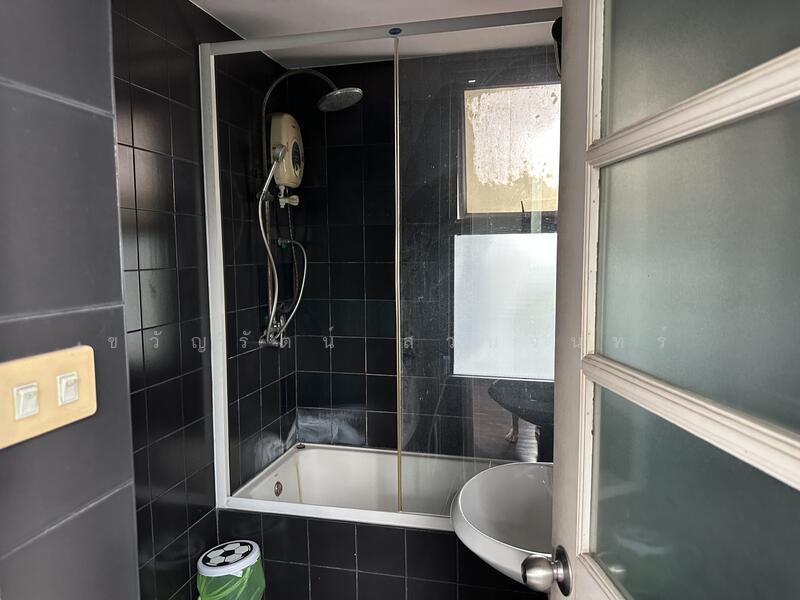 ห้องน้ำ อาคาร 4 ชั้น ชั้น 2