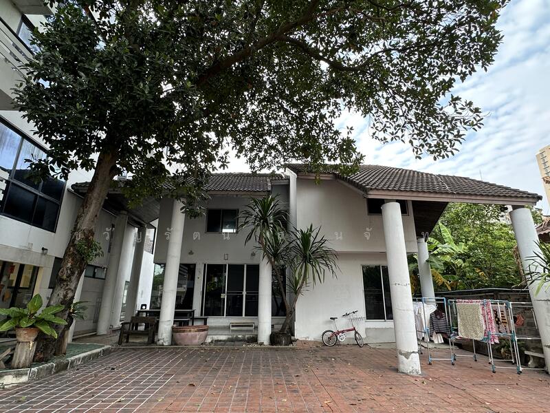 อาคาร 2 ชั้น