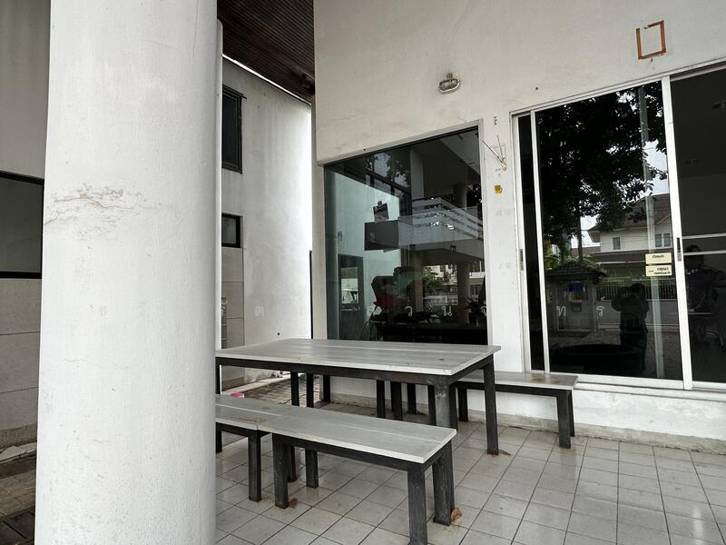 ลานหน้าบ้าน