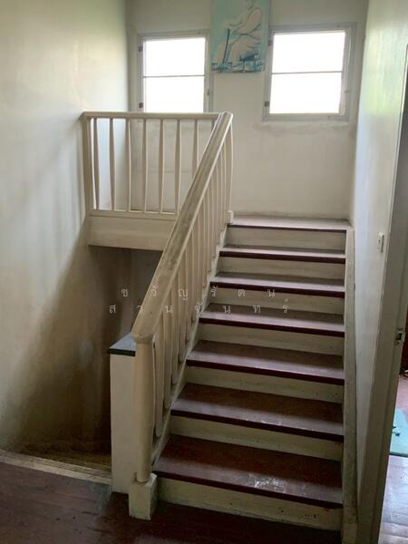 บันไดบ้าน อาคาร 2 ชั้น 