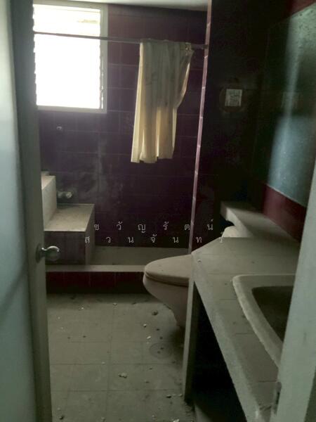 ห้องน้ำ อาคาร 2 ชั้น ชั้น 2