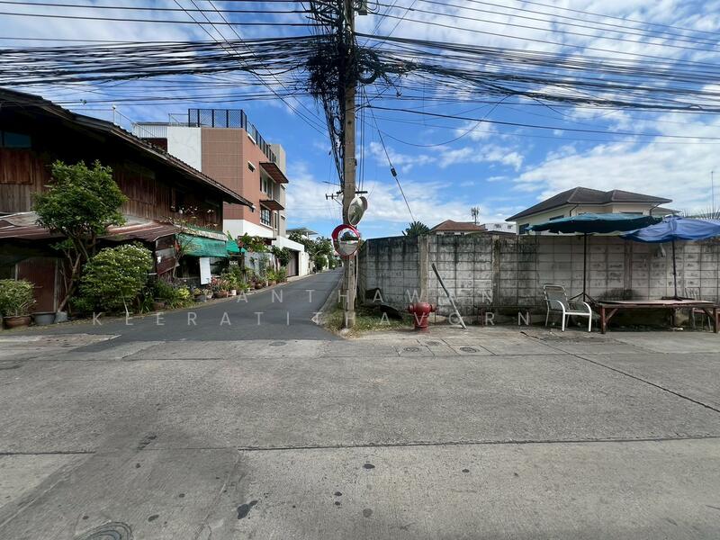 ให้เช่า - ให้เช่าที่ดินแปลงมุม ในซอยพหลโยธิน30 เเยก2 ใกล้ BTS รัชโยธิน 400 เมตร, กรุงเทพ