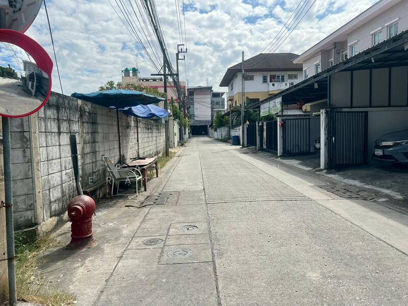 ให้เช่า - ให้เช่าที่ดินแปลงมุม ในซอยพหลโยธิน30 เเยก2 ใกล้ BTS รัชโยธิน 400 เมตร, กรุงเทพ