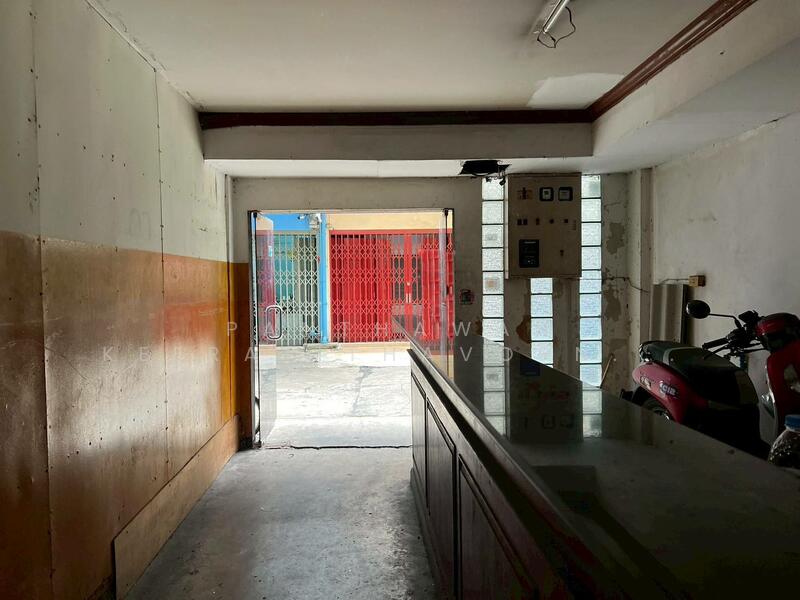 ให้เช่า - อาคารพาณิชย์ 3 ชั้น 7 คูหาห่าง MRTจรัญ13 เพียง 100 เมตร, กรุงเทพ