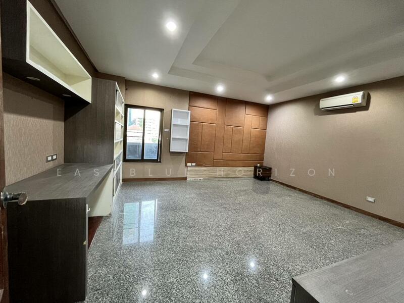 For Sale - Office Building Area Ratchada, Bangkok