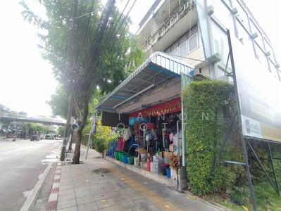 ขาย - ขายอาคารพาณิชย์ 2 คูหา 3.5 ชั้น อ่อนนุช 21 ทำเลทอง เหมาะทำธุรกิจ ราคาพิเศษ, กรุงเทพ