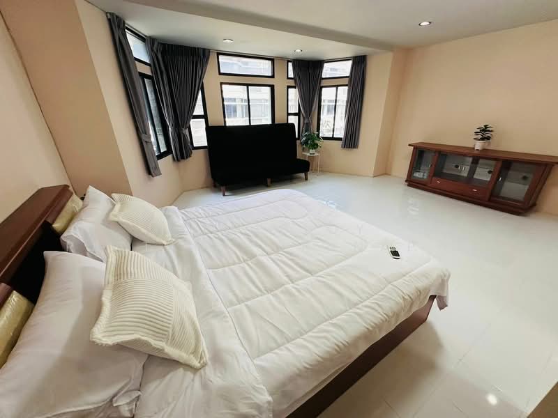 Moo Baan Chicha Castle, Bangkok, Sukhumvit 31, Khlongtoei Nua, Watthana, Bangkok, 3 Bedrooms, 420 sqm, Townhouse For Rent, by Praeploy Rattanapornnapapatch, 500090689 - DDproperty.com