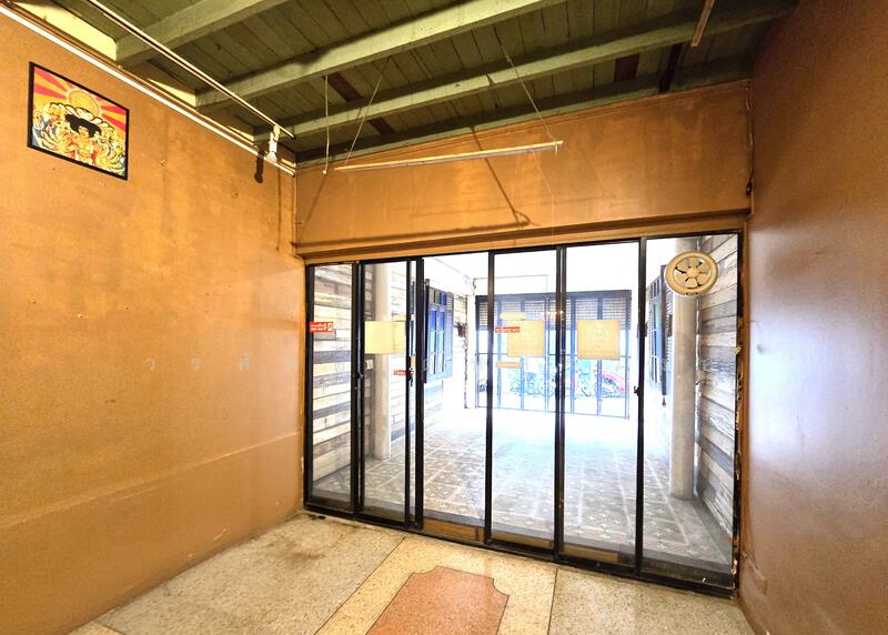 ขาย - ขายอาคารพาณิชย์ ปากซอยทองหล่อ 14 เขตวัฒนา กทม., กรุงเทพ