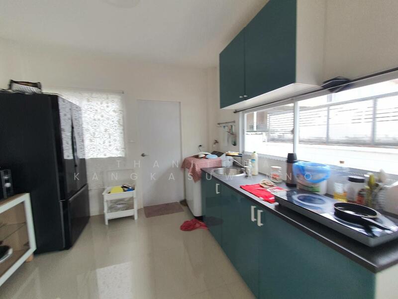                     ห้องครัวชั้นล่าง