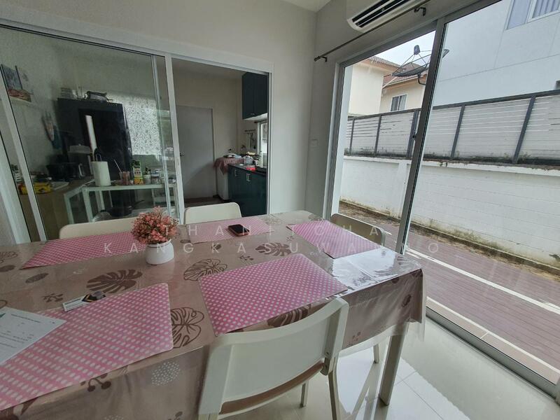                     ห้องทานข้าวชั้นล่าง