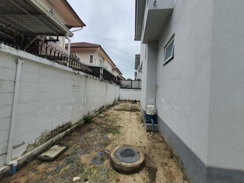                        บริเวณด้านข้าง