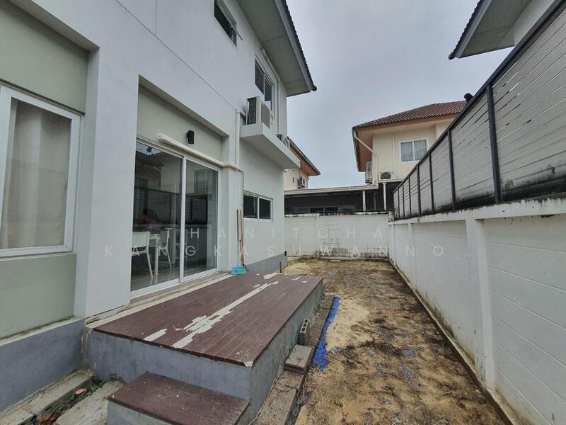                        บริเวณด้านข้าง