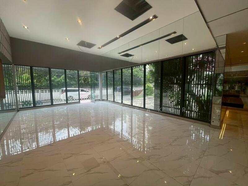 For Rent | Showroom – Sukhumvit BtsPhrom Phong, Bangkok, Khlong Tan Nua, Watthana, Bangkok, , 220 sqm, Shophouse For Rent, by Pudis Chitrungsakorn, 500093061 - DDproperty.com
