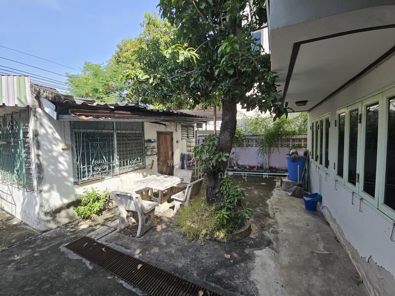 For Sale - ที่ดินทำเลทอง พร้อมสิ่งปลูกสร้าง ลาดพร้าว 93, Bangkok