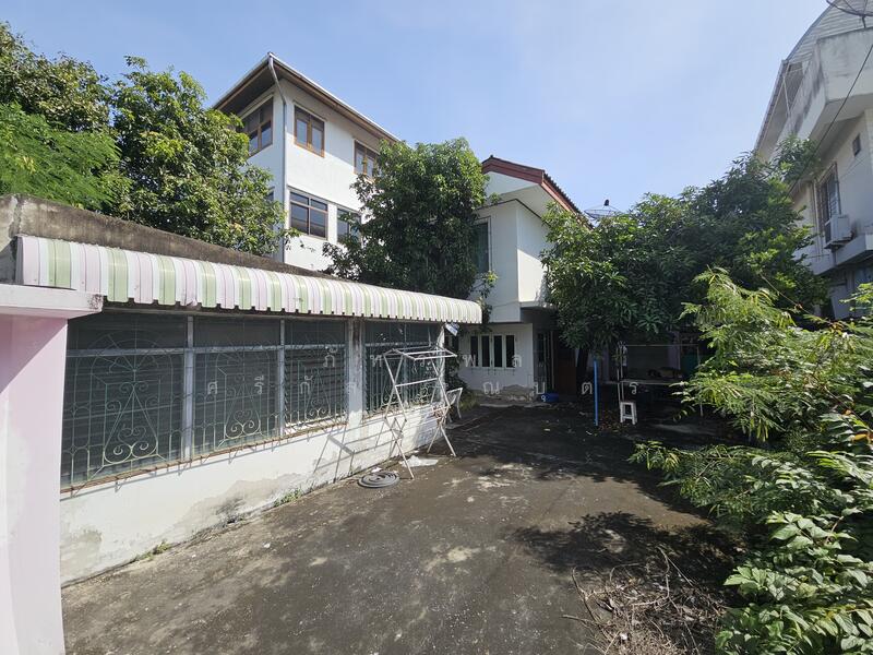 For Sale - ที่ดินทำเลทอง พร้อมสิ่งปลูกสร้าง ลาดพร้าว 93, Bangkok