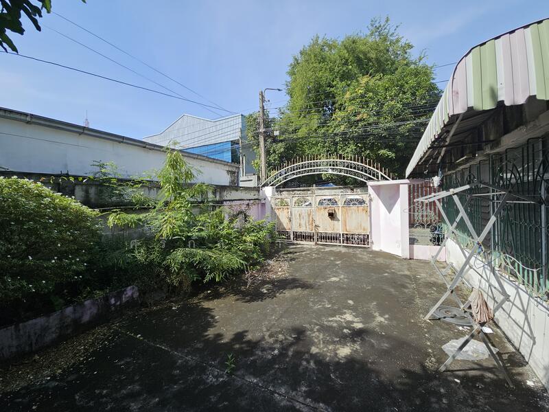 For Sale - ที่ดินทำเลทอง พร้อมสิ่งปลูกสร้าง ลาดพร้าว 93, Bangkok