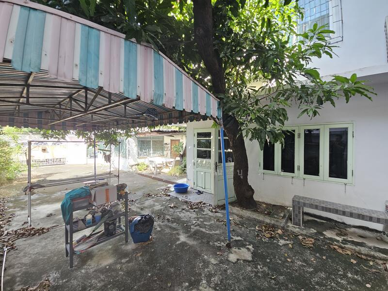 For Sale - ที่ดินทำเลทอง พร้อมสิ่งปลูกสร้าง ลาดพร้าว 93, Bangkok