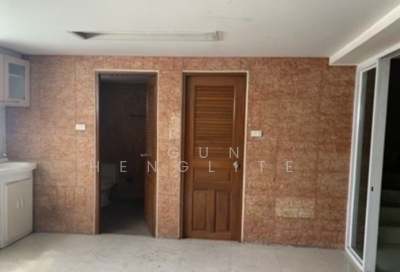 ขาย - ทาวน์เฮ้าส์ 6-ห้องนอน, กรุงเทพ