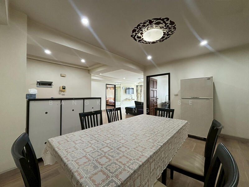 Royal Castle Sukhumvit, Bangkok, 30 Soi Sukhumvit 39, Khlongtoei Nua, Watthana, Bangkok, 3 Bedrooms, 140 sqm, Condo For Rent, by Bangkok House Living, 500094496 - DDproperty.com