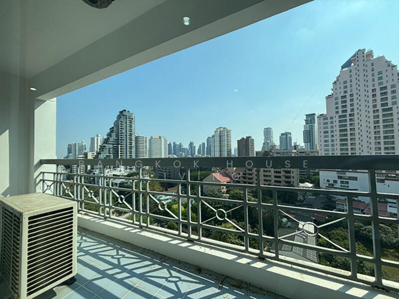 Royal Castle Sukhumvit, Bangkok, 30 Soi Sukhumvit 39, Khlongtoei Nua, Watthana, Bangkok, 3 Bedrooms, 140 sqm, Condo For Rent, by Bangkok House Living, 500094496 - DDproperty.com