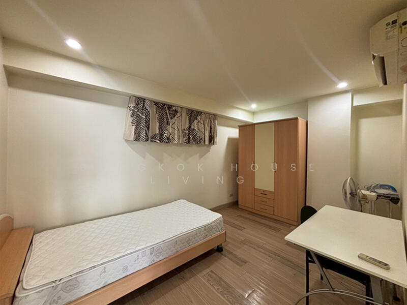 Royal Castle Sukhumvit, Bangkok, 30 Soi Sukhumvit 39, Khlongtoei Nua, Watthana, Bangkok, 3 Bedrooms, 140 sqm, Condo For Rent, by Bangkok House Living, 500094496 - DDproperty.com